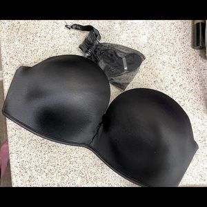 Blk Strapless plunge push-up bra